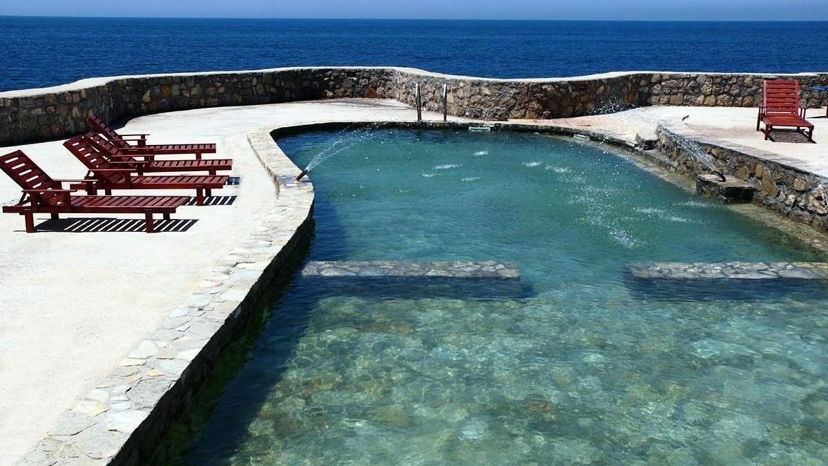 bazen_sa_slanom_vodom_hotel_r_utjeha